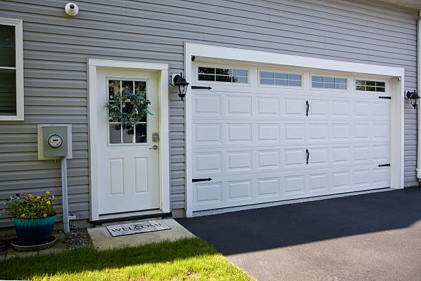 24/7 Emergency Garage Door Panel Replacement experts in Thornport, OH